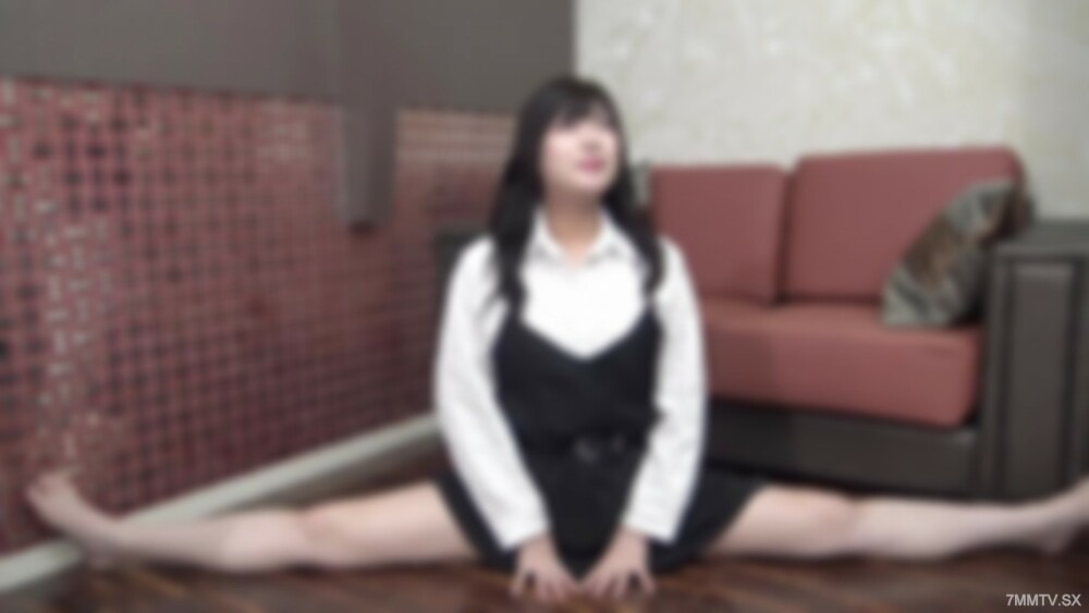 FC2-PPV-4487831 A high school student with a flexible body and a plump figure, the Kirekawa woman shook her hair, sweati