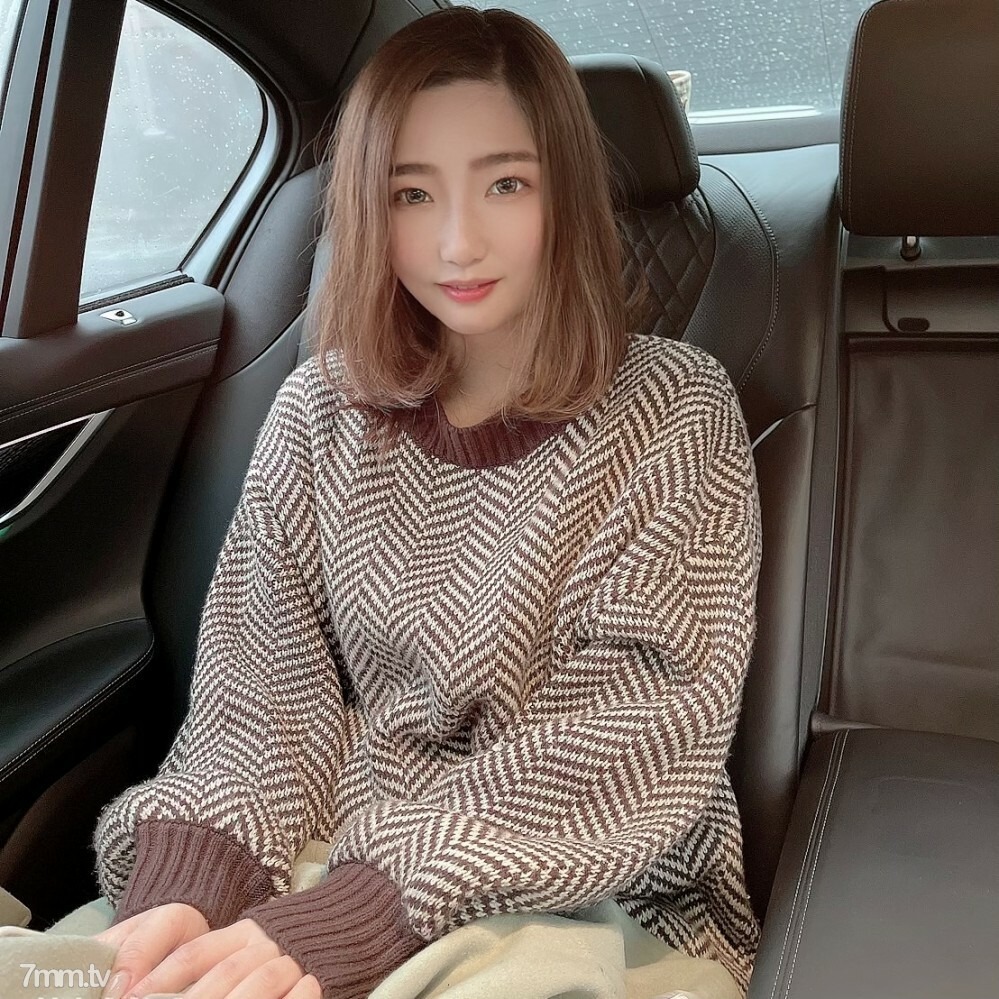 FC2-PPV-2720886 Having an affair in a car with a beautiful young wife who squirts like crazy! She gulps down the sperm t