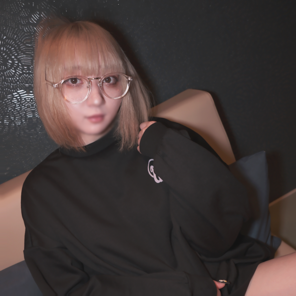 FC2-PPV-4731301 [First shoot] A 1/8 year old first-year vocational school student aspiring to be a voice actress. She se