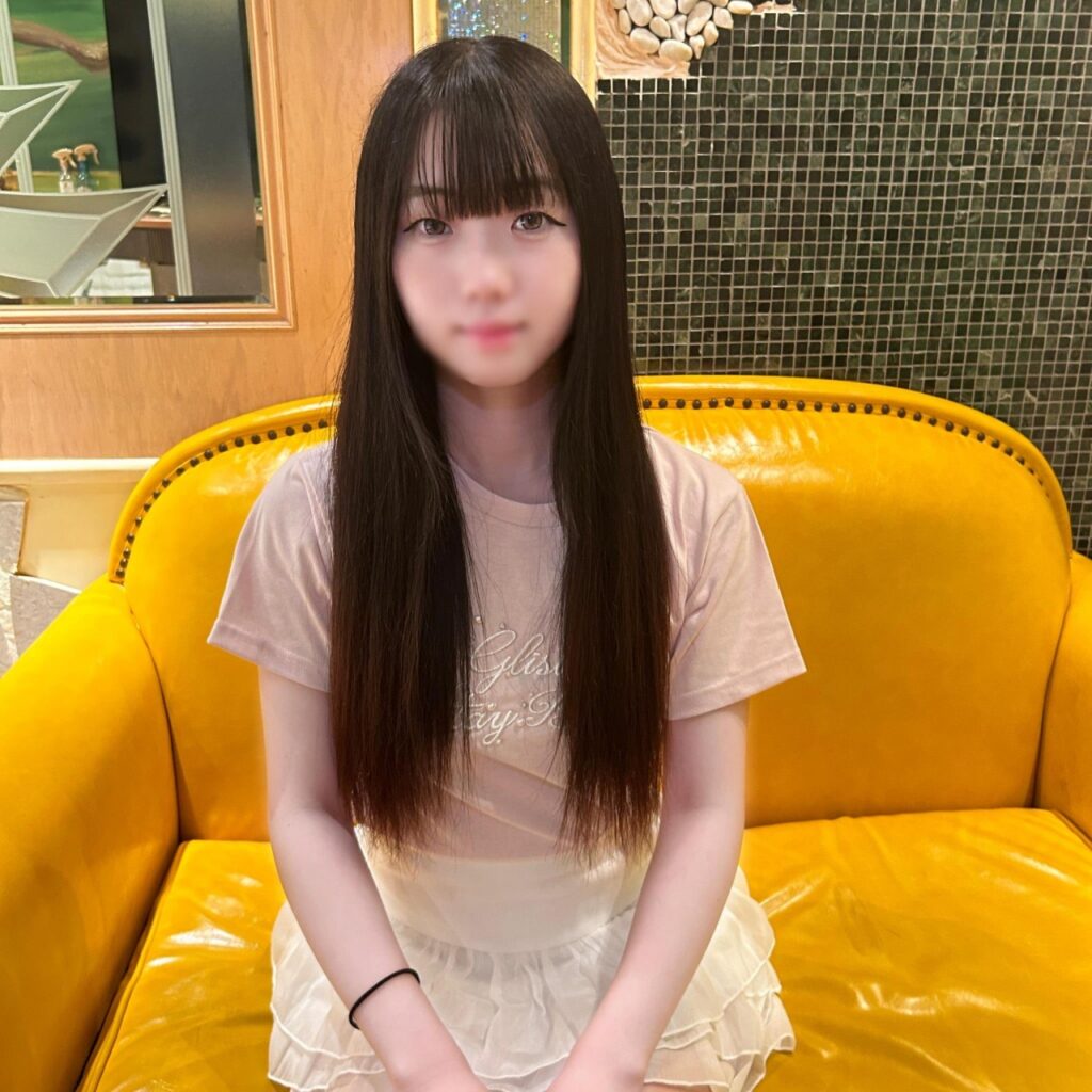 FC2-PPV-4692815 [Full face reveal] A shy, barely legal, 19-year-old maid cafe girl who is “really**”. She goes wild with