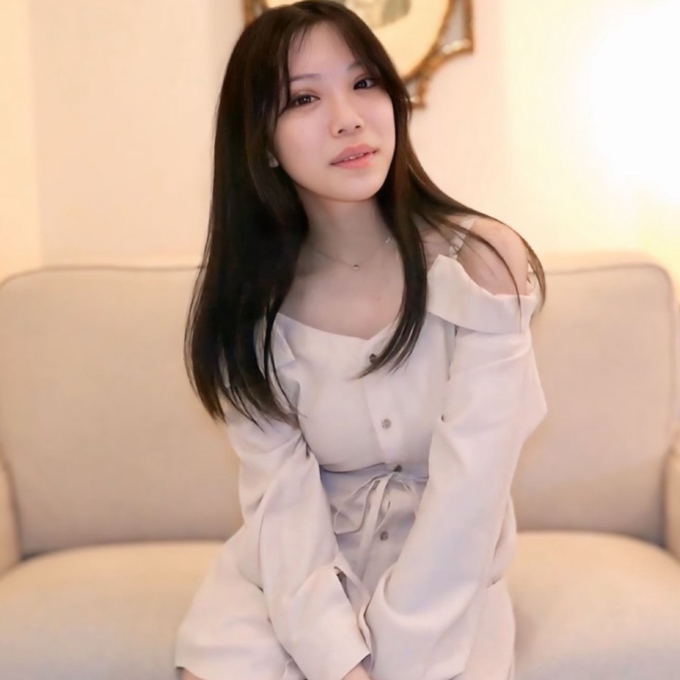 FC2-PPV-4676584 Her wistful expression really heightens the excitement! Seeing her apologizing while feeling pleasure in